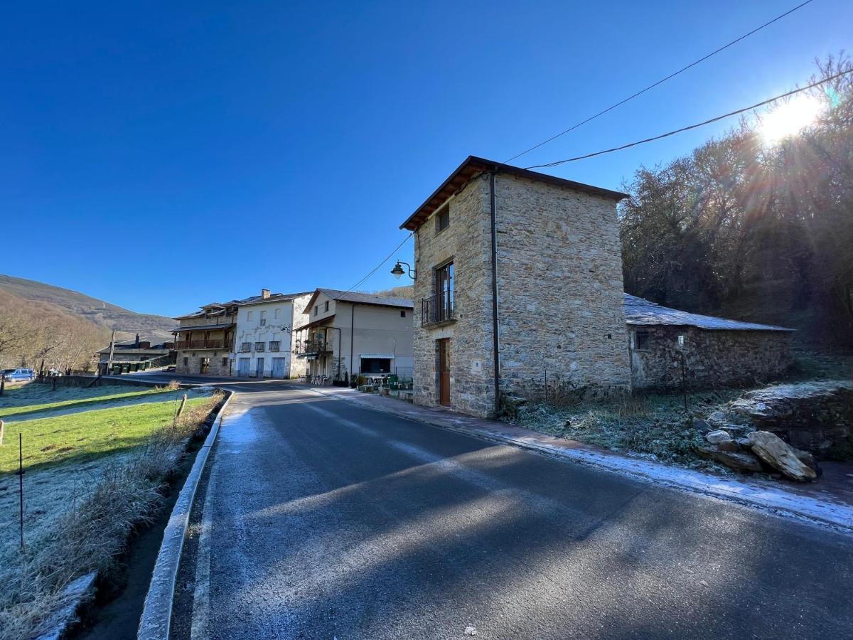Casa rural LA TORRE recién rehabilitada. Las Herrerías Exterior foto
